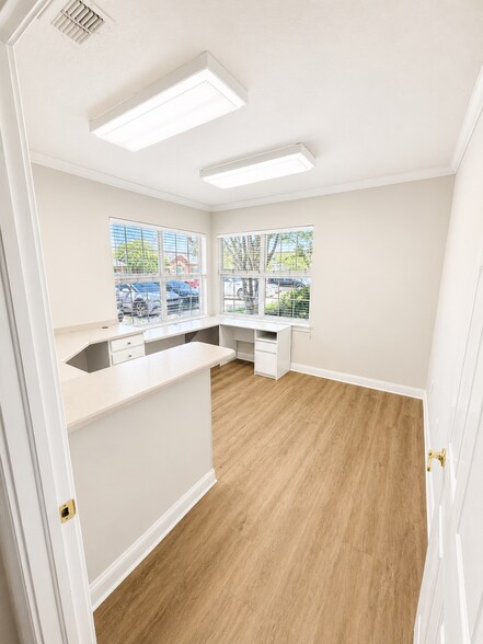More Photos Of 8883 Perimeter Park Blvd, Jacksonville Medical For Lease