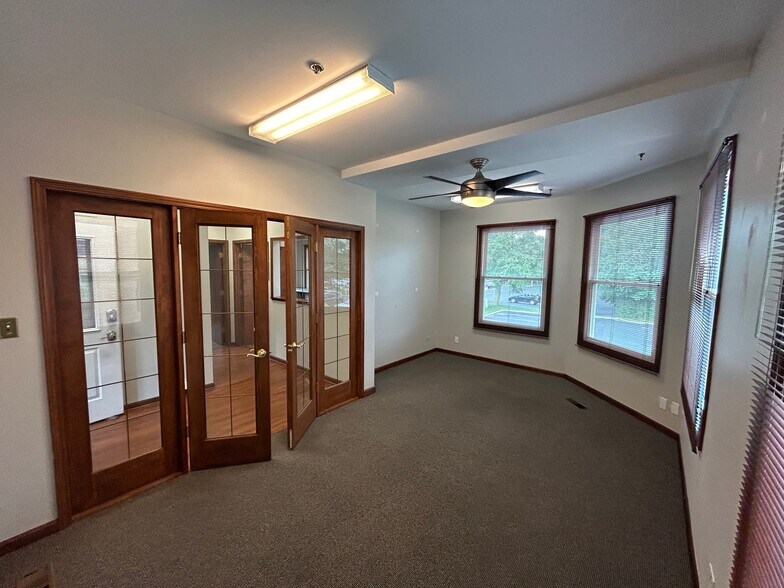 More Photos Of 564 S Washington St, Naperville Office For Lease