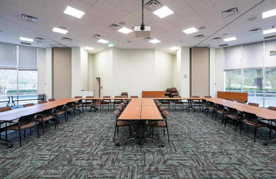 More Photos Of 1776 American Heritage Life Dr, Jacksonville Office For Lease
