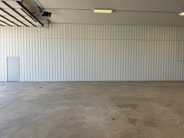 More Photos Of 1203 Badger St, Yorkville Warehouse For Lease