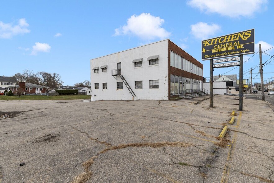 More Photos Of 585 Warren Ave, East Providence Storefront Retail Office For Sale
