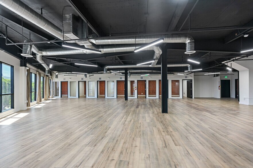 More Photos Of 135 W Magnolia Blvd, Burbank Loft Creative Space For Lease