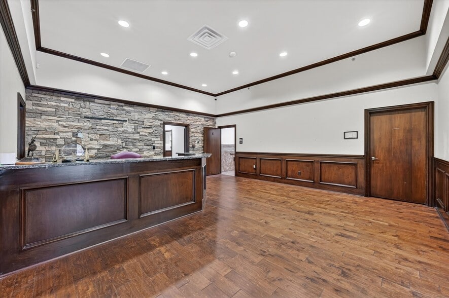 More Photos Of 6200 Stone Hill Farms Pky, Flower Mound Loft Creative Space For Lease