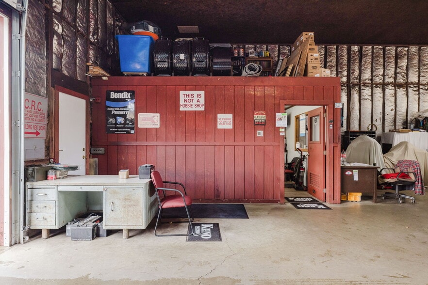 More Photos Of 634 Winthrop St, Taunton Flex For Sale