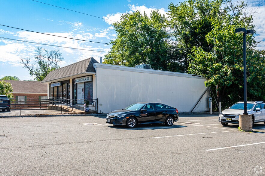 More Photos Of 269 Bloomfield Ave, Verona Freestanding For Sale