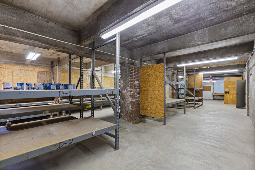 More Photos Of 2200 Union St, Bellaire Warehouse For Sale