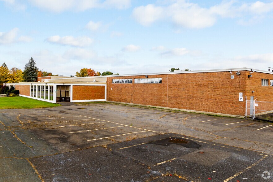 More Photos Of 200 Boul Grand N, Cowansville Warehouse For Sale