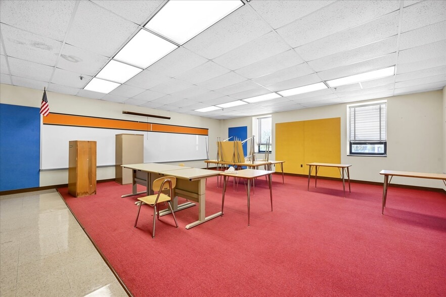 More Photos Of 2389 Main St, Northampton Office For Sale