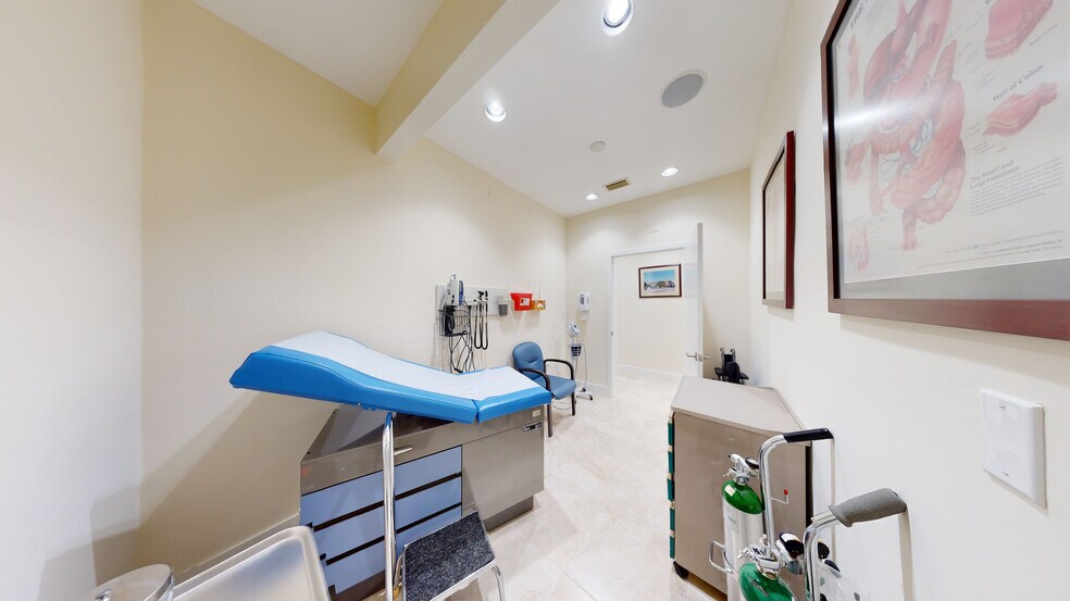 More Photos Of 235 W 49th St, Hialeah Medical For Sale