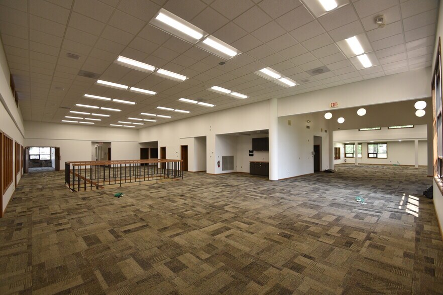 More Photos Of 1749 38th St S, Fargo Flex For Lease