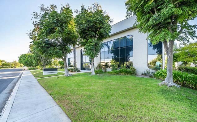 More Photos Of 8 Vanderbilt, Irvine Light Manufacturing For Sale