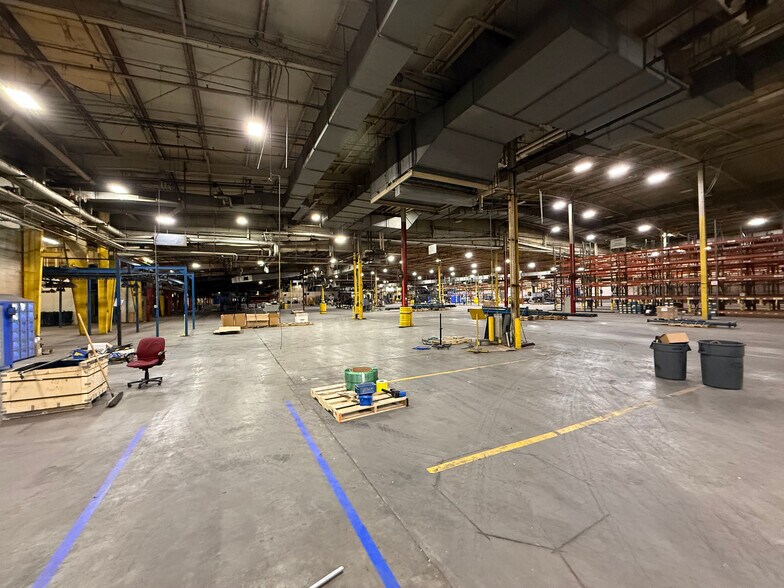 More Photos Of 801 S Main St, Dumas Manufacturing For Sale