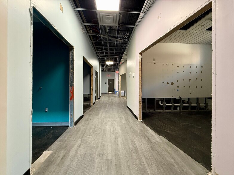 More Photos Of 7811 McKnight Rd, Pittsburgh Freestanding For Lease