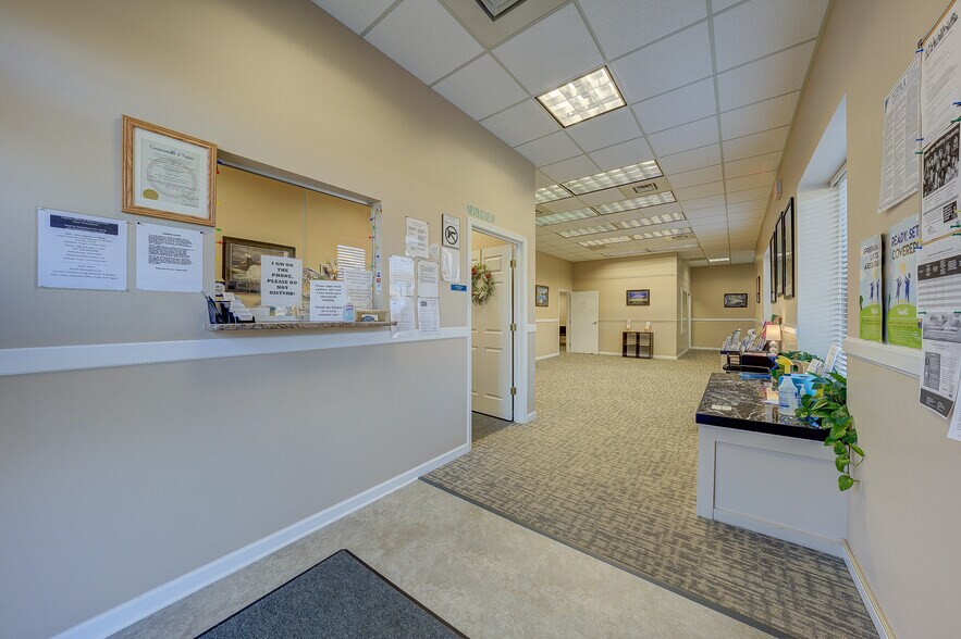 More Photos Of 5335 Peters Creek Rd, Roanoke Office For Sale