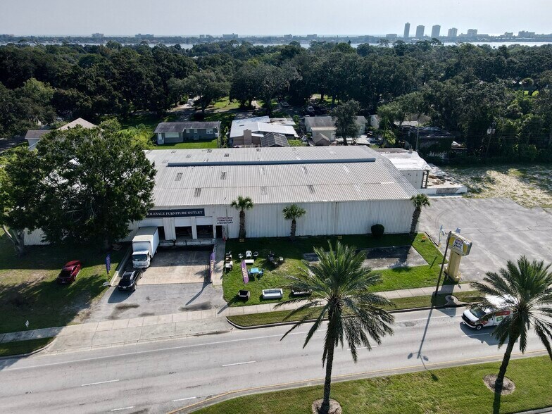 Primary Photo Of 685 S Yonge St, Ormond Beach General Retail For Sale