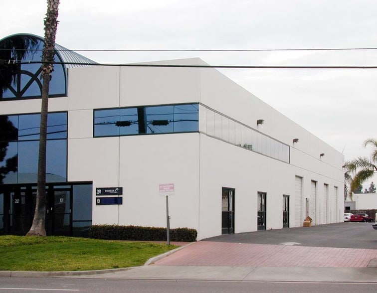 More Photos Of 1401 N Batavia St, Orange Research And Development For Lease