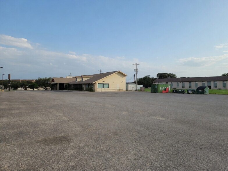 More Photos Of 2301 Pat Booker Rd, Universal City Restaurant For Sale