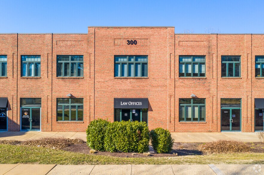 Primary Photo Of 300 Creek View Rd, Newark Office For Lease