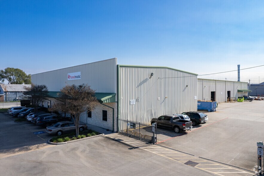 More Photos Of 5101-5111 Milwee St, Houston Warehouse For Lease