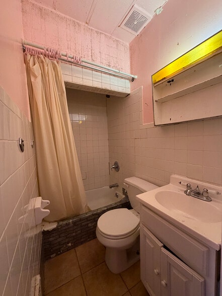 More Photos Of 9507 Roosevelt Ave, Jackson Heights Storefront Retail Residential For Sale