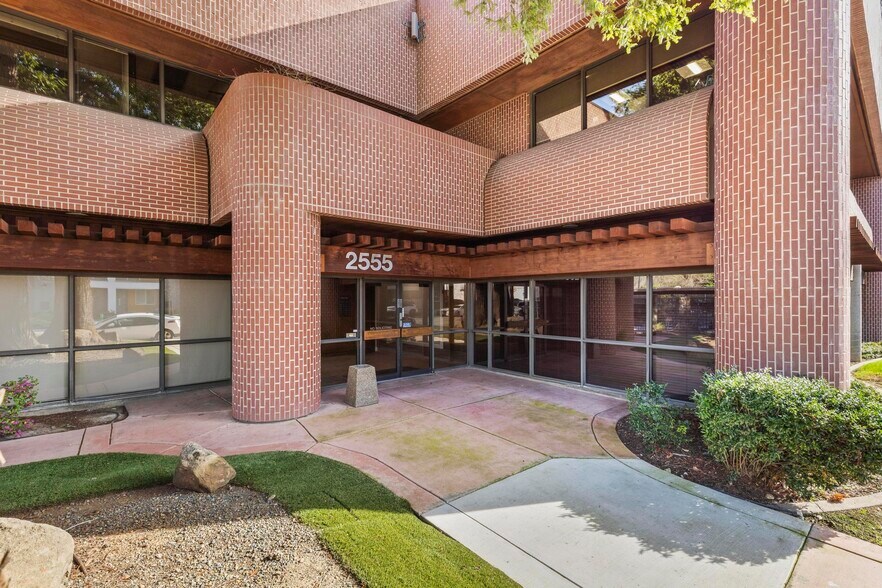 More Photos Of 2555 3rd St, Sacramento Office For Lease