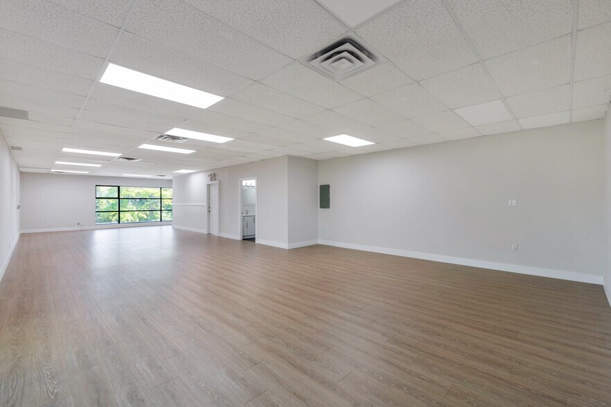 More Photos Of 16055 Fraser Hwy, Surrey Storefront Retail Office For Lease