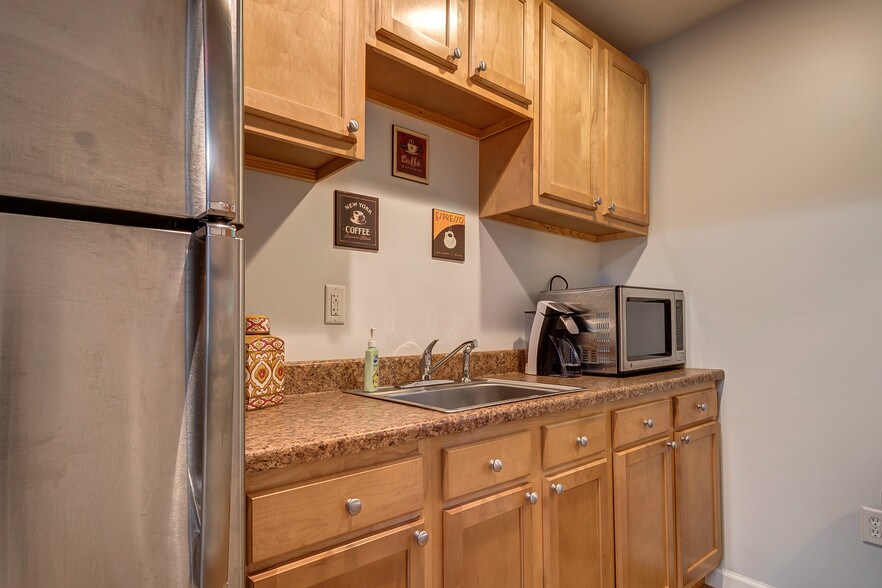 More Photos Of 4902 W Genesee St, Camillus Office For Sale