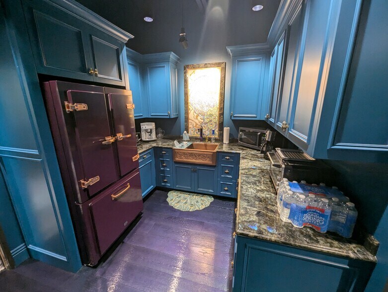 More Photos Of 21010 S Figueroa St, Carson Showroom For Sale