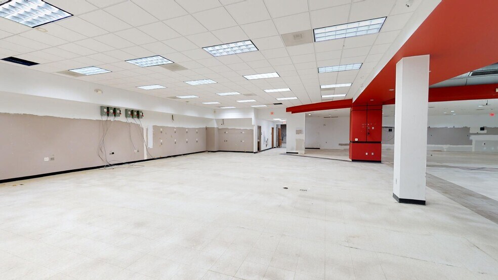 More Photos Of 6514 N Tryon St, Charlotte Freestanding For Lease