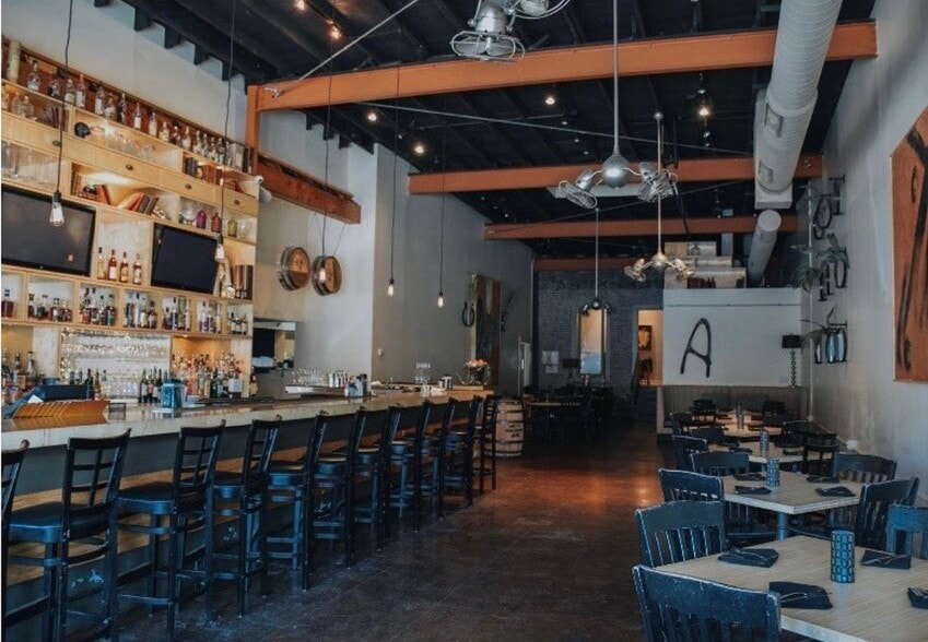 More Photos Of 940-942 S Cooper St, Memphis Storefront For Lease