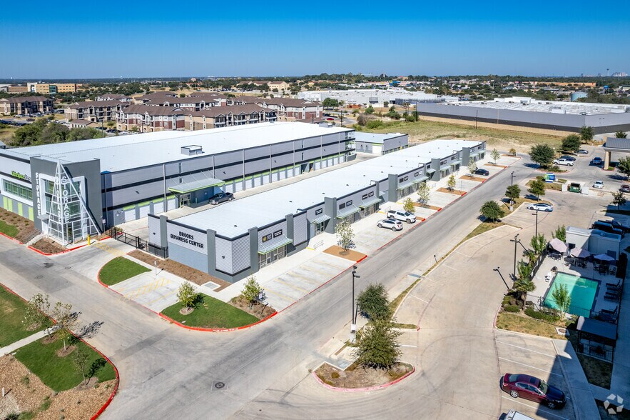 More Photos Of 8114 City Base Landing, San Antonio Flex For Lease