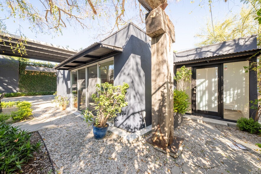 More Photos Of 5761 W Adams Blvd, Los Angeles Loft Creative Space For Lease