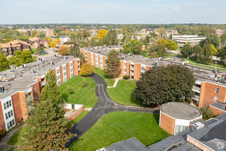 More Photos Of 28301 Franklin Rd, Southfield Multifamily For Sale