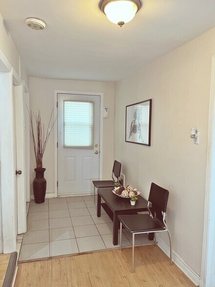 More Photos Of 2282 Boul Des Laurentides, Laval Office For Sale