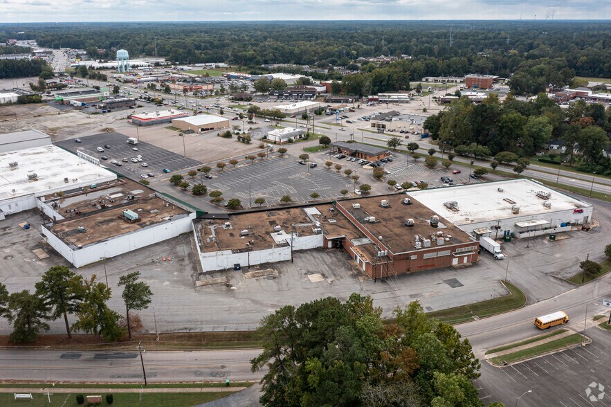 More Photos Of 2001 S Crater Rd, Petersburg Freestanding For Lease