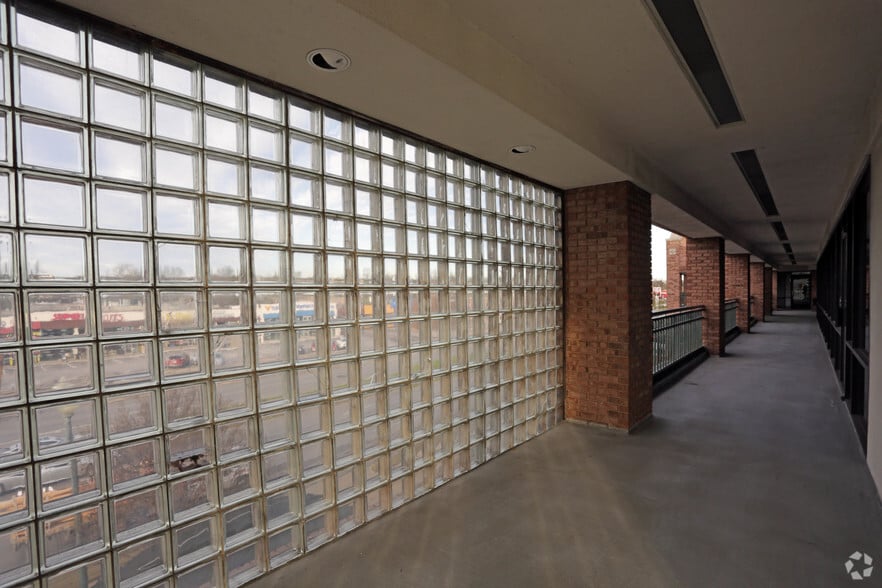 More Photos Of 4140 Lemmon Ave, Dallas General Retail For Lease