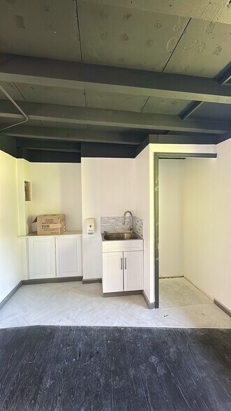 More Photos Of 2108 W 75th St, Prairie Village Medical For Lease