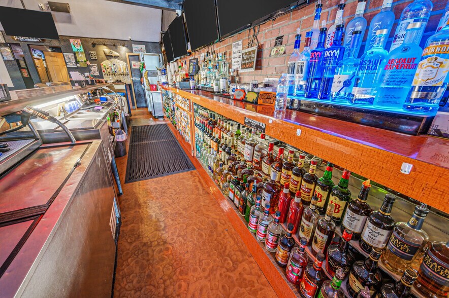More Photos Of 877 Hancock Rd, Bullhead City Bar For Sale