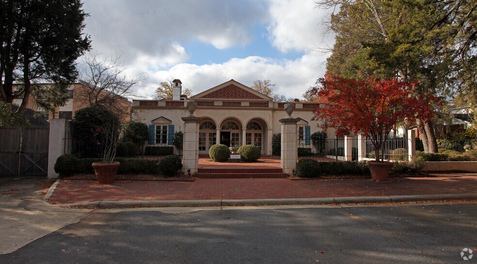 More Photos Of 715 Providence Rd, Charlotte Unknown For Lease