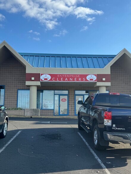 More Photos Of 156 Enterprise St, Sterling Unknown For Lease