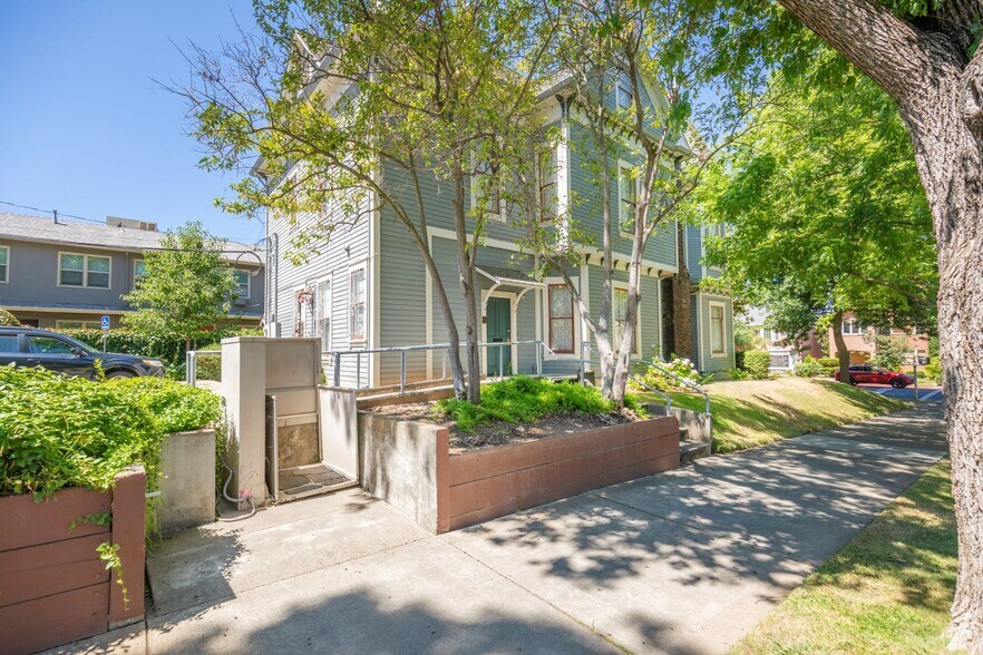 More Photos Of 1903 21st St, Sacramento Office Residential For Lease