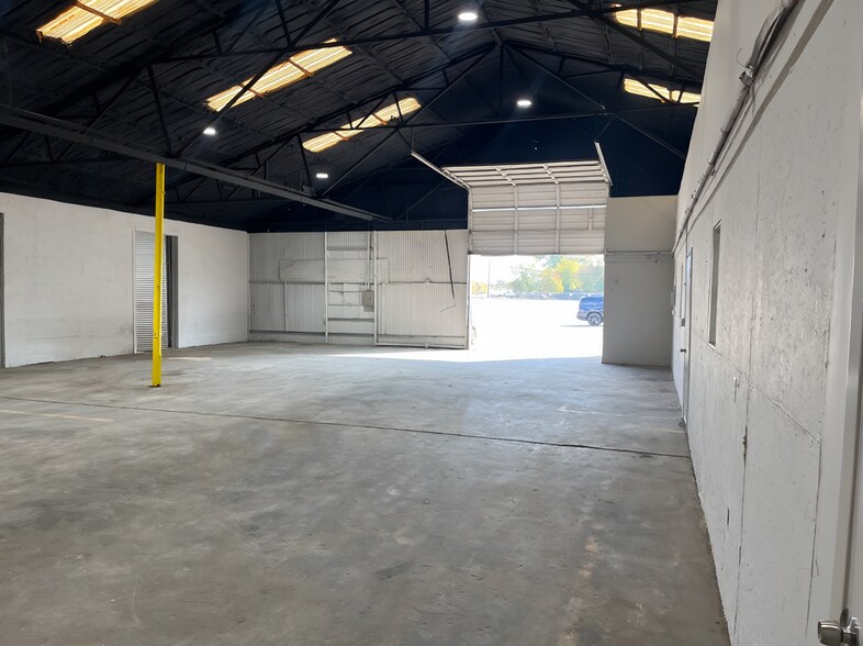 More Photos Of 5504 Forest Hill Dr, Fort Worth Warehouse For Sale