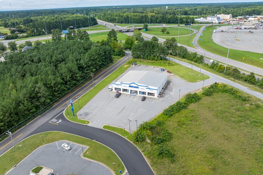 More Photos Of 102 Dominion Dr, Emporia Freestanding For Sale