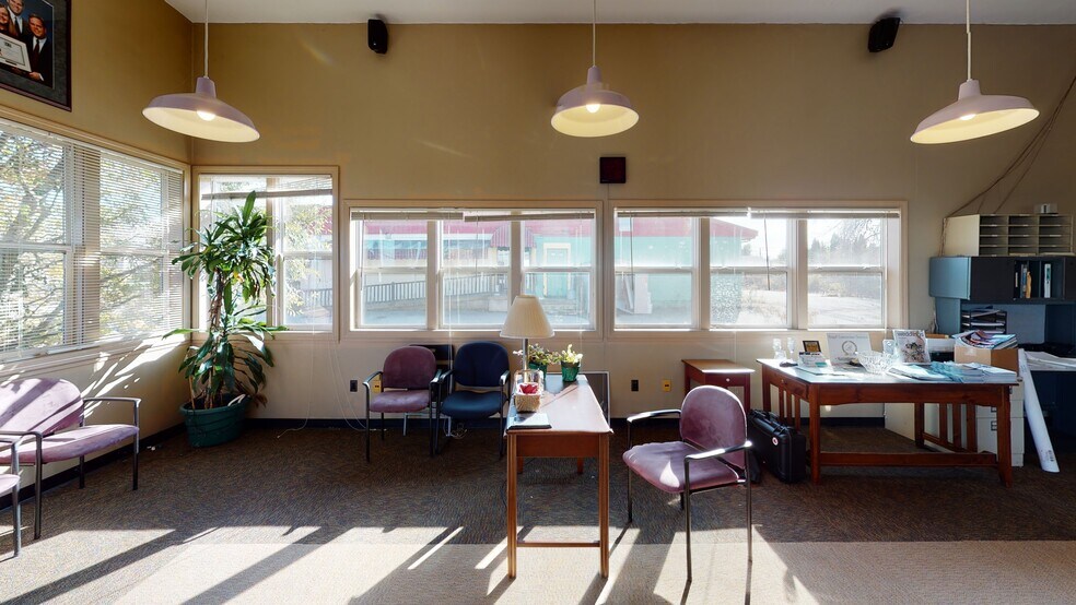 More Photos Of 34 Lafayette Rd, North Hampton Freestanding For Lease