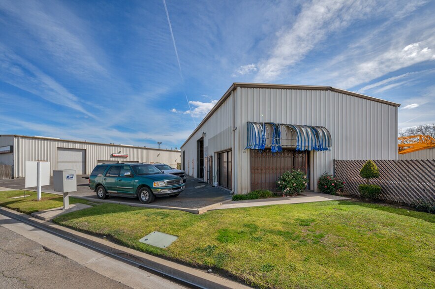 More Photos Of 5753-5755 W Barstow Ave, Fresno Warehouse For Lease
