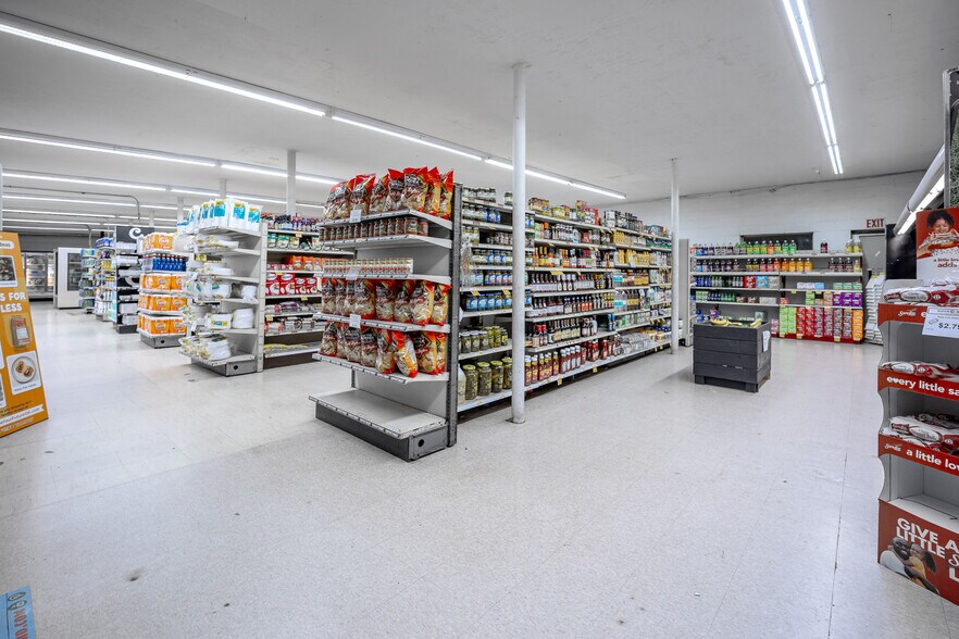 More Photos Of 1012 6th St, Maysville Supermarket For Sale