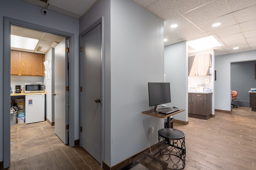 More Photos Of 605-615 W Euclid Ave, Arlington Heights Medical For Lease