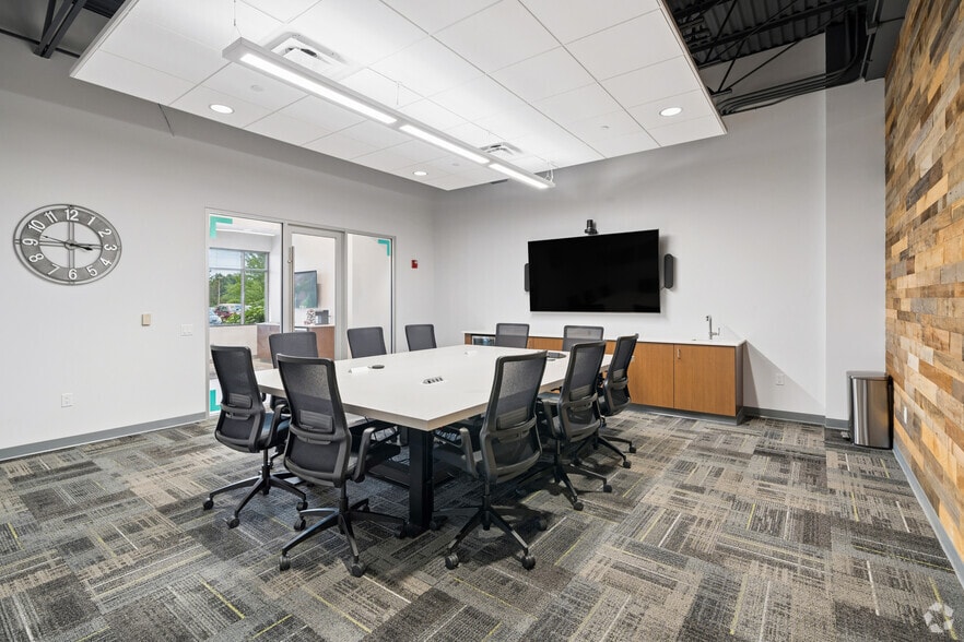 More Photos Of N19W23993 Ridgeview Pky, Waukesha Office For Sale