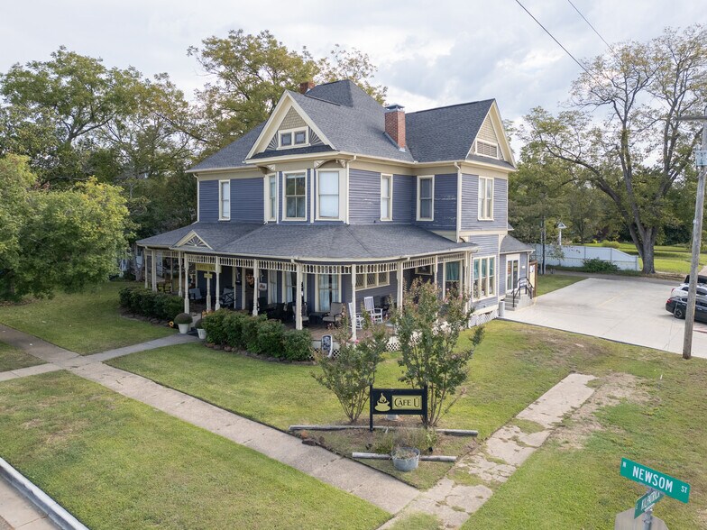 More Photos Of 202 N Newsom St, Mineola General Retail For Sale