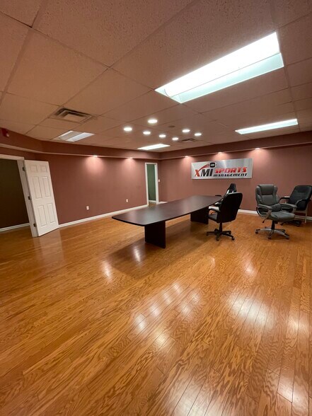 More Photos Of 27 Gary St, Carnegie Light Distribution For Lease